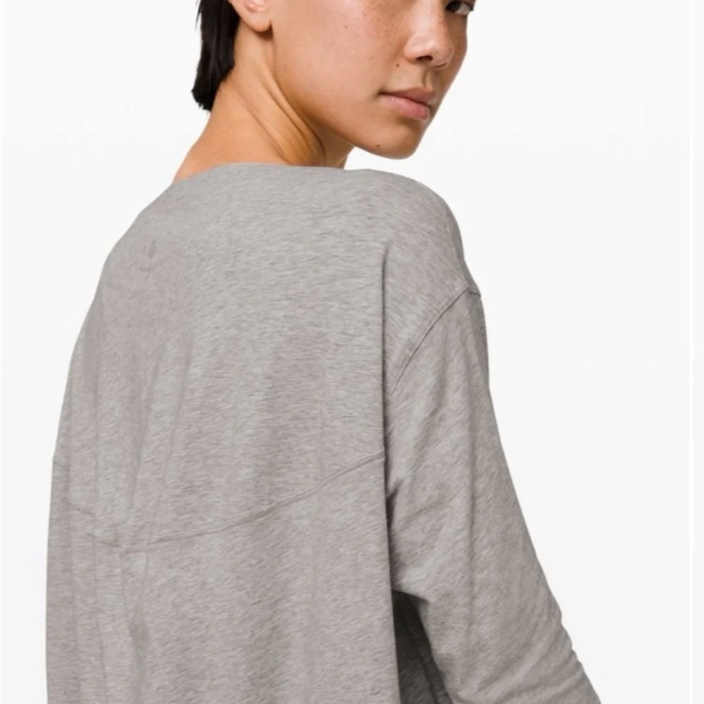 Lululemon Back in Action Long-Sleeve Women’s Top NWT - Picture 2 of 3